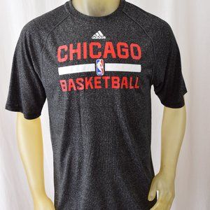 Adidas Chicago Basketball Men's T-shirt Size Small